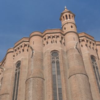 Panoramique vertical gauche-droite sur la cathédrale d'Albi